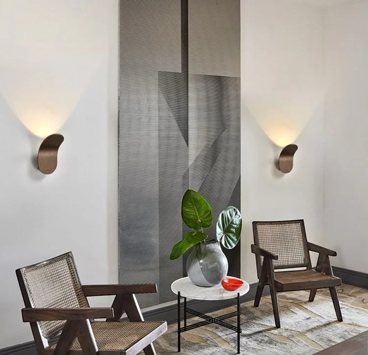 Wall Lamp | Curved Metal LED Design