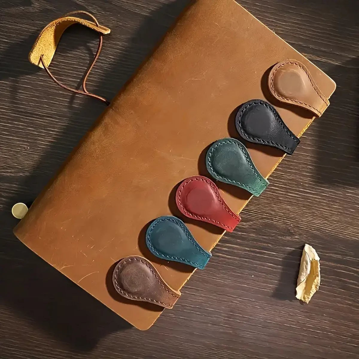 Clairly Bookmark | Leather Magnetic Corner Design