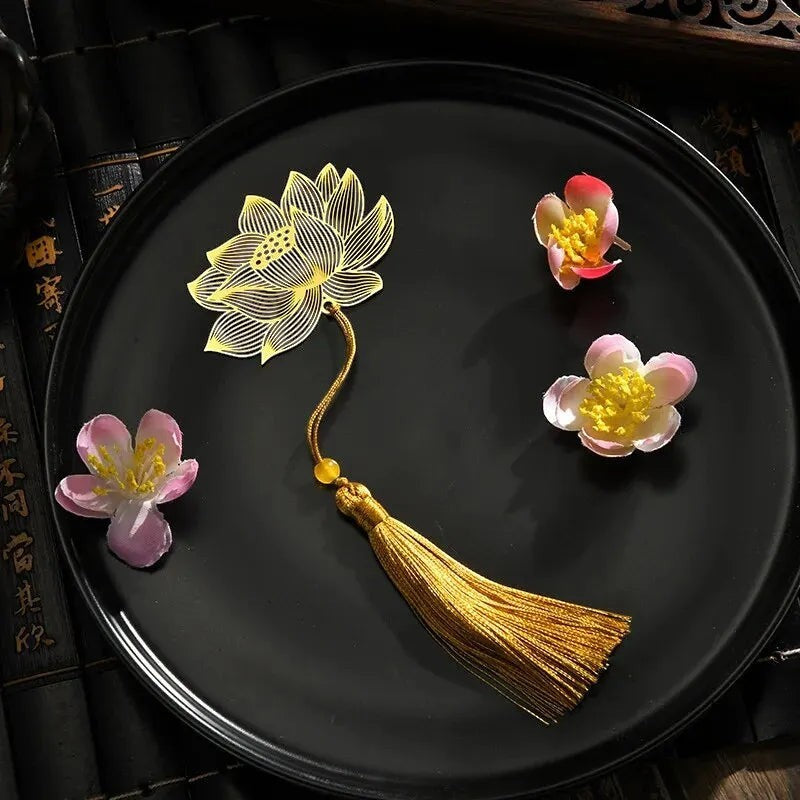 Clairly Bookmark | Vintage Metal Leaf Design