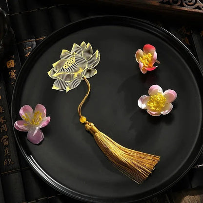 Clairly Bookmark | Vintage Metal Leaf Design